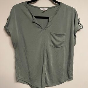 Cable & Gauge Sage Green Short Sleeve Top size small